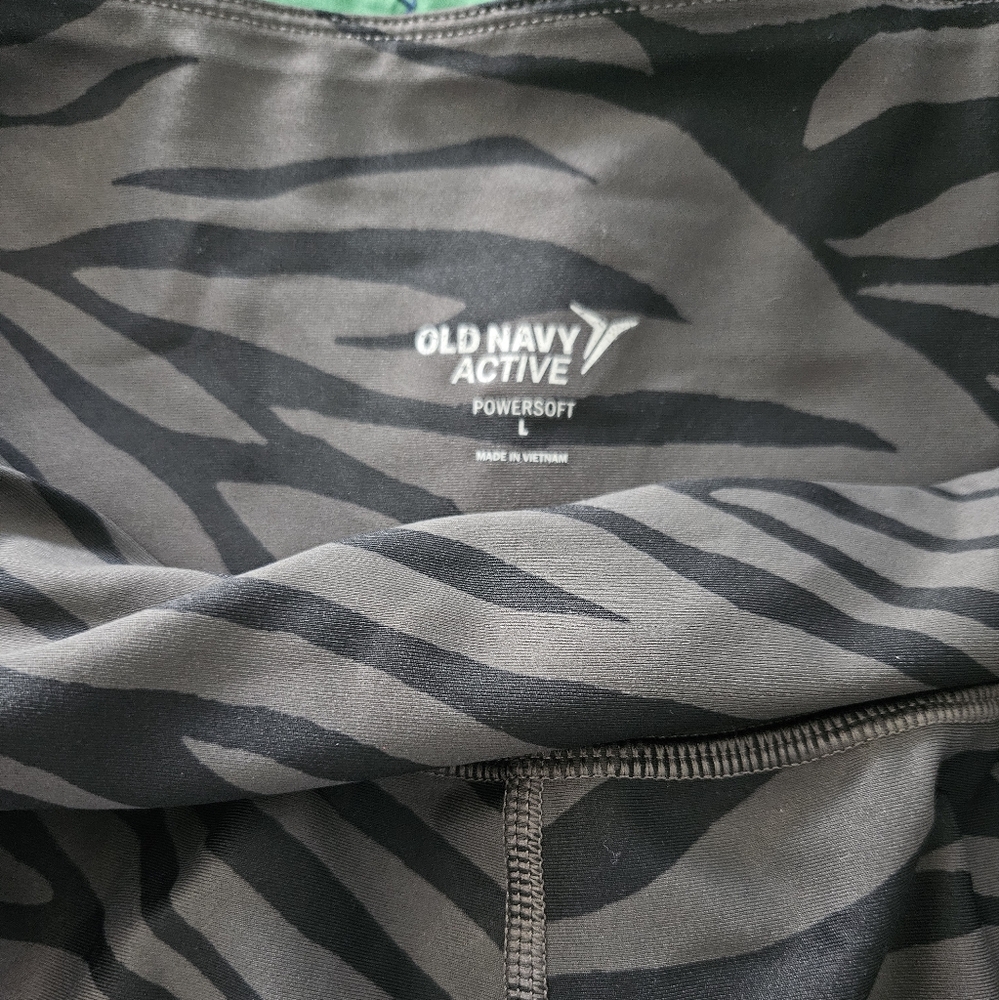 Old Navy Active Black and Gray Zebra Jogger Leggings (Large)